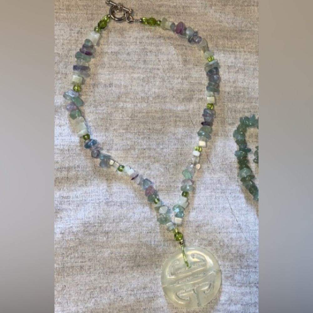 Semiprecious Stone Necklace. Light green combo.